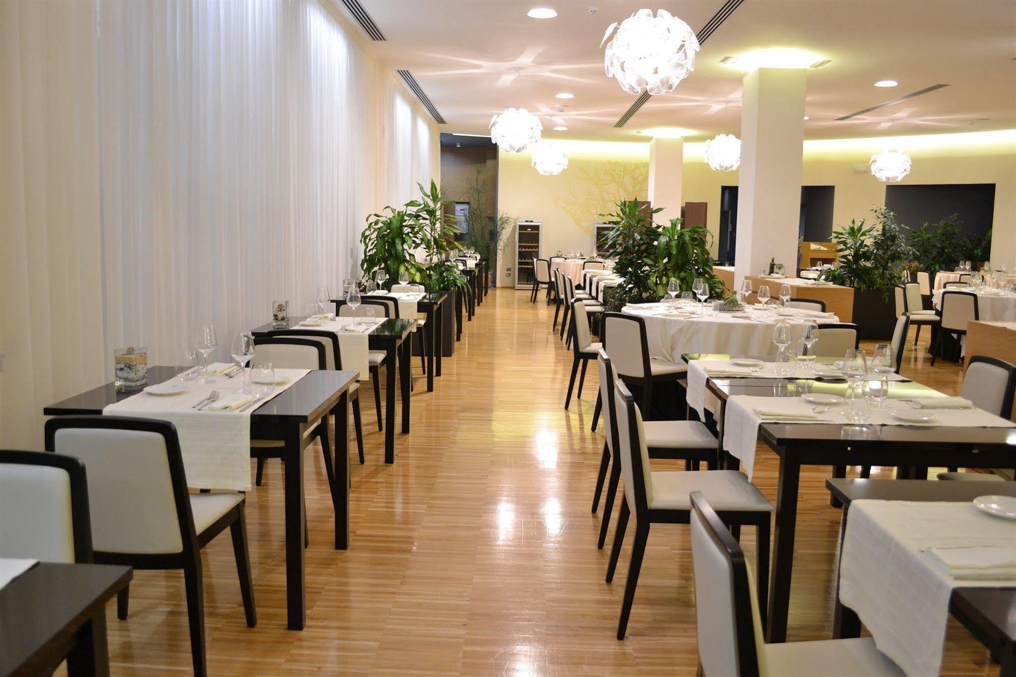 Cosmopolitan Hotel Civitanova Marche Exterior photo
